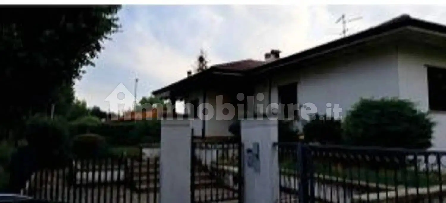 Villa in asta a Arcene