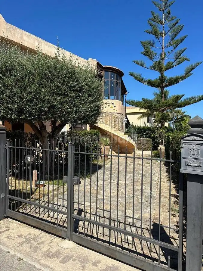 Appartamento in affitto a Campofelice di Roccella