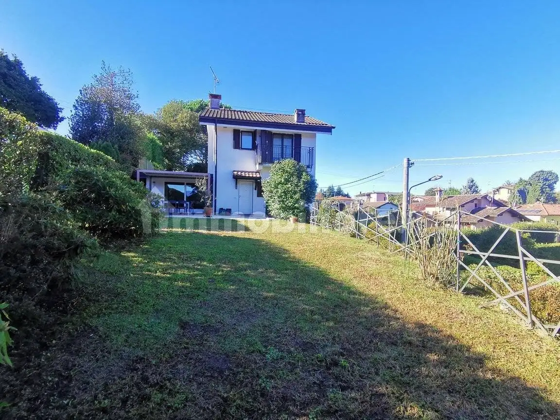 Villa in affitto a Taino