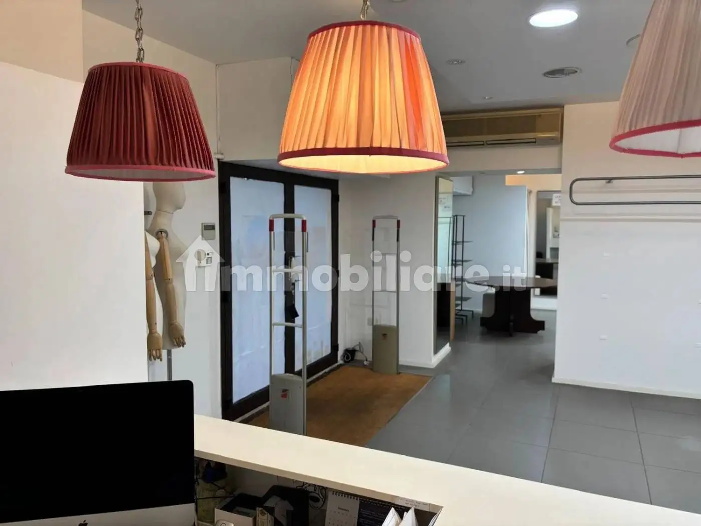 Palazzo - Edificio in Affitto - foto 4