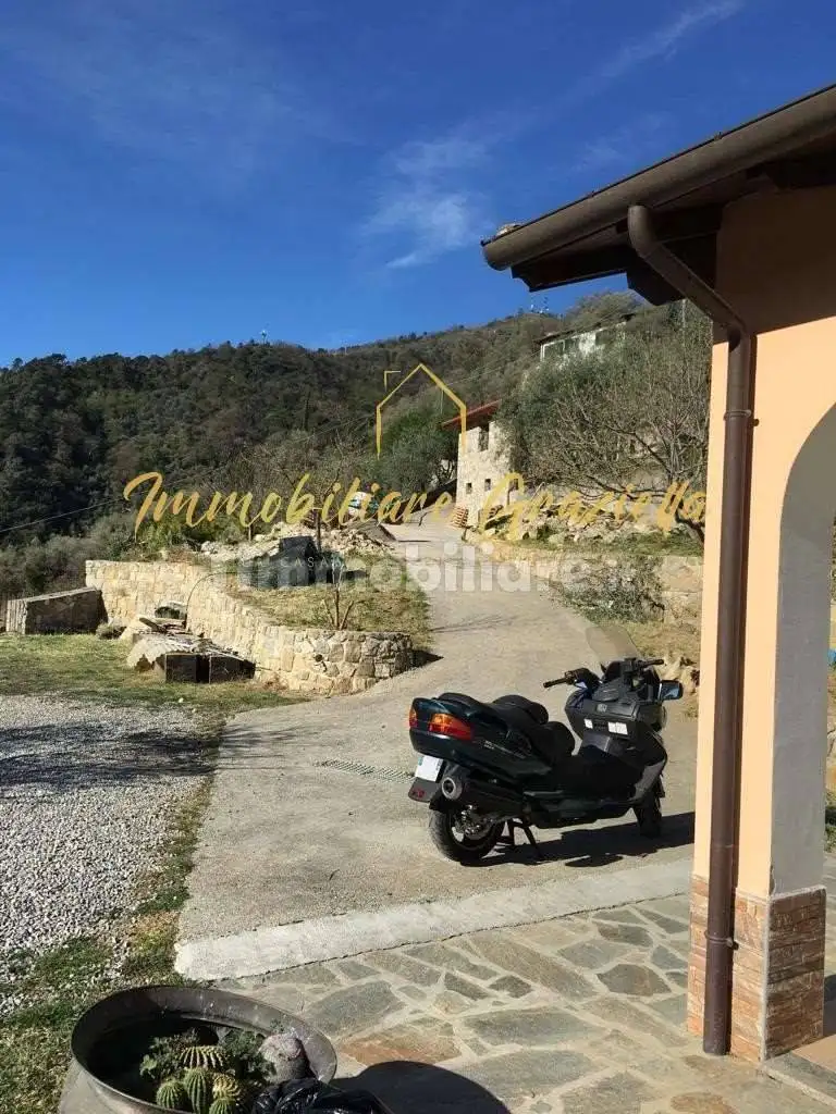 Casa indipendente in vendita a Dolceacqua