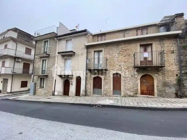 Casa indipendente in vendita a Montalbano Elicona