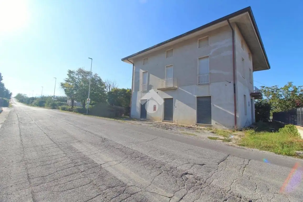 Terratetto unifamiliare via Provinciale per Campli 64, Bellante - foto 2