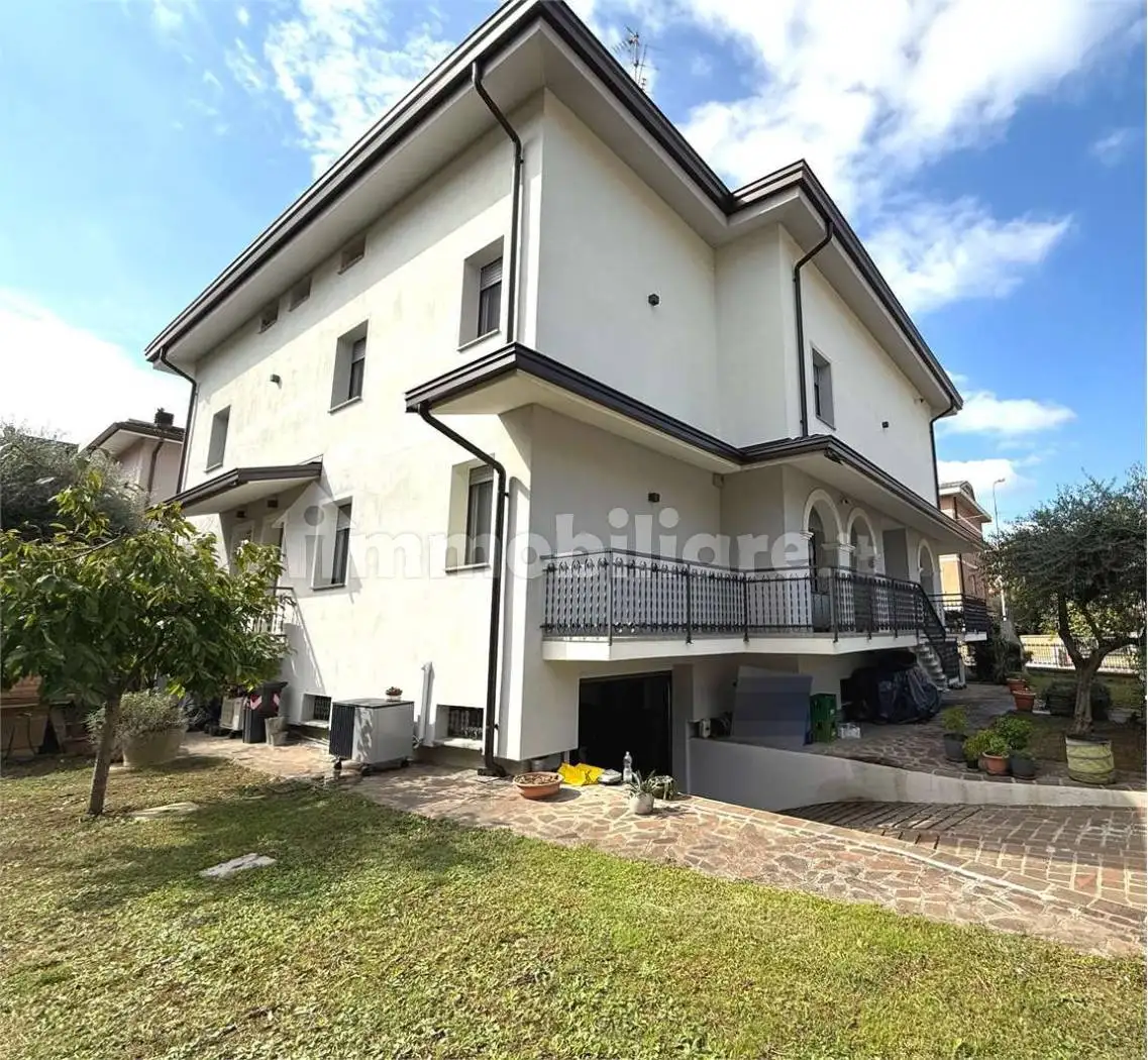 Villa in vendita a Carpi
