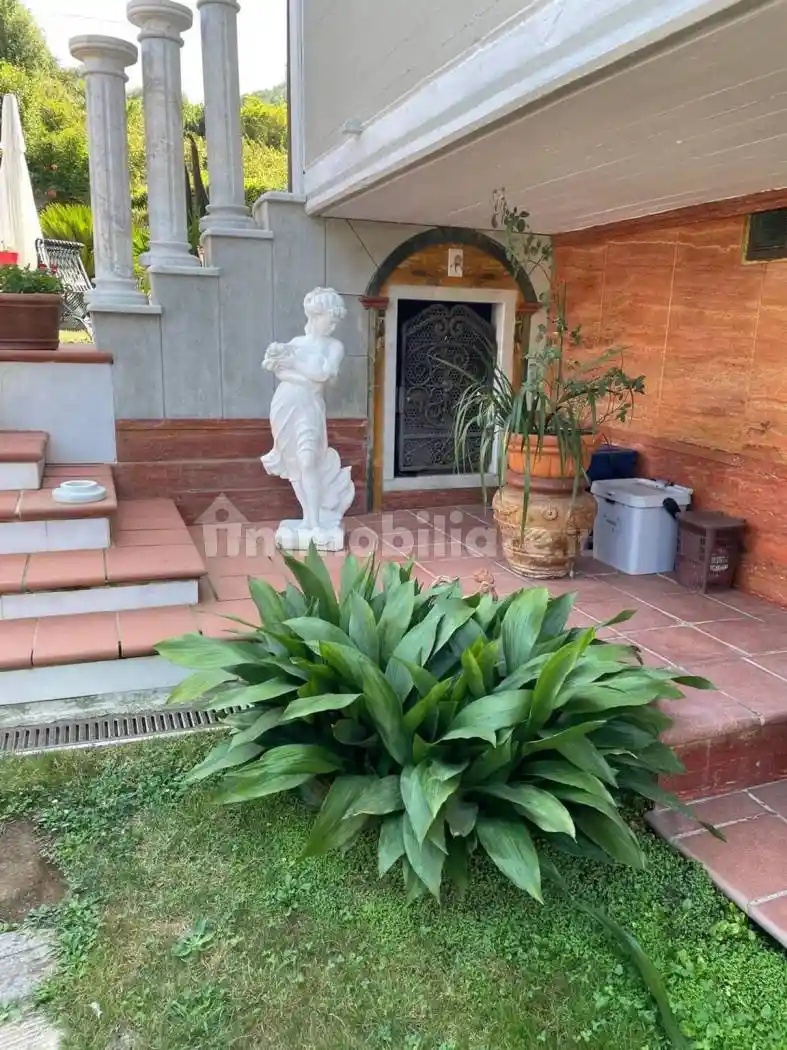 Villa in vendita a Carrara