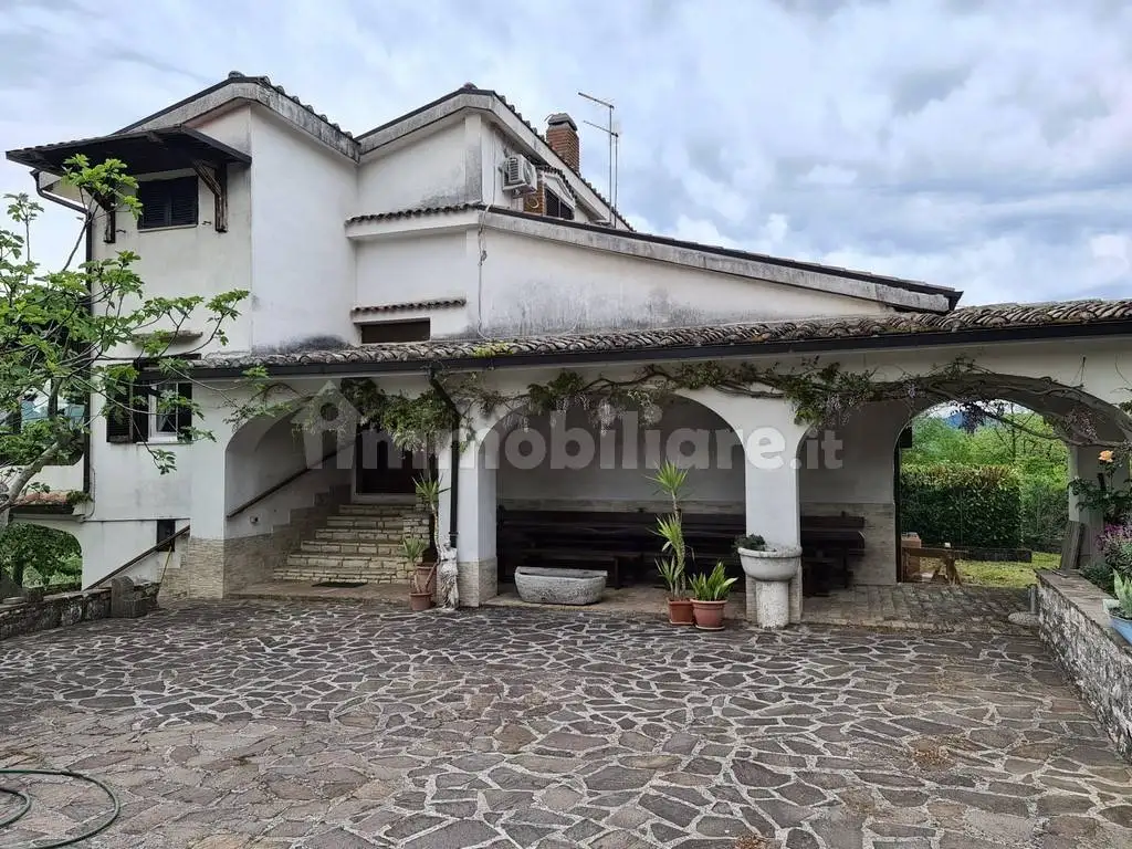 Villa in vendita a Labro