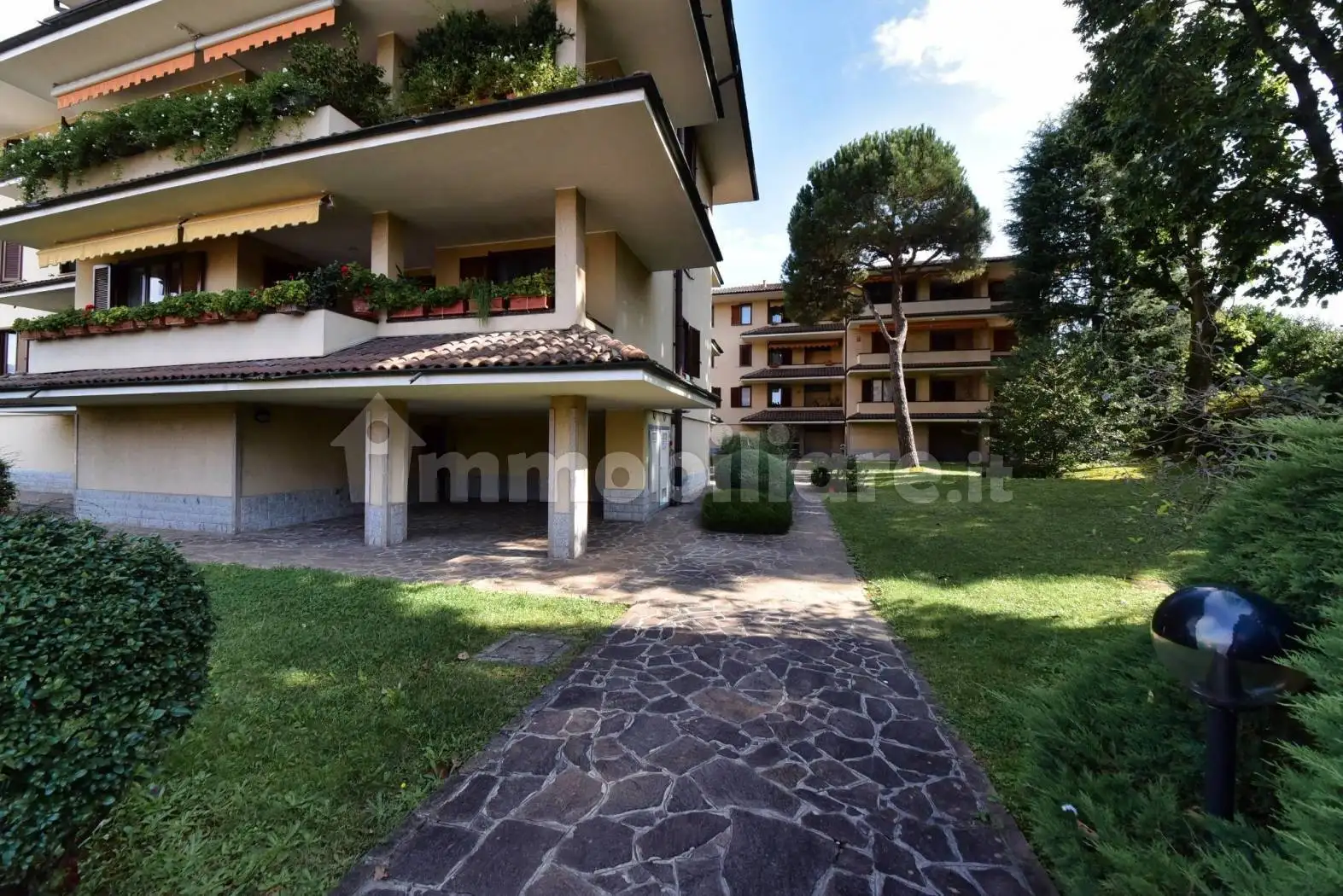 Trilocale via Vittorio Veneto 17b, Centro, Carimate - foto 2