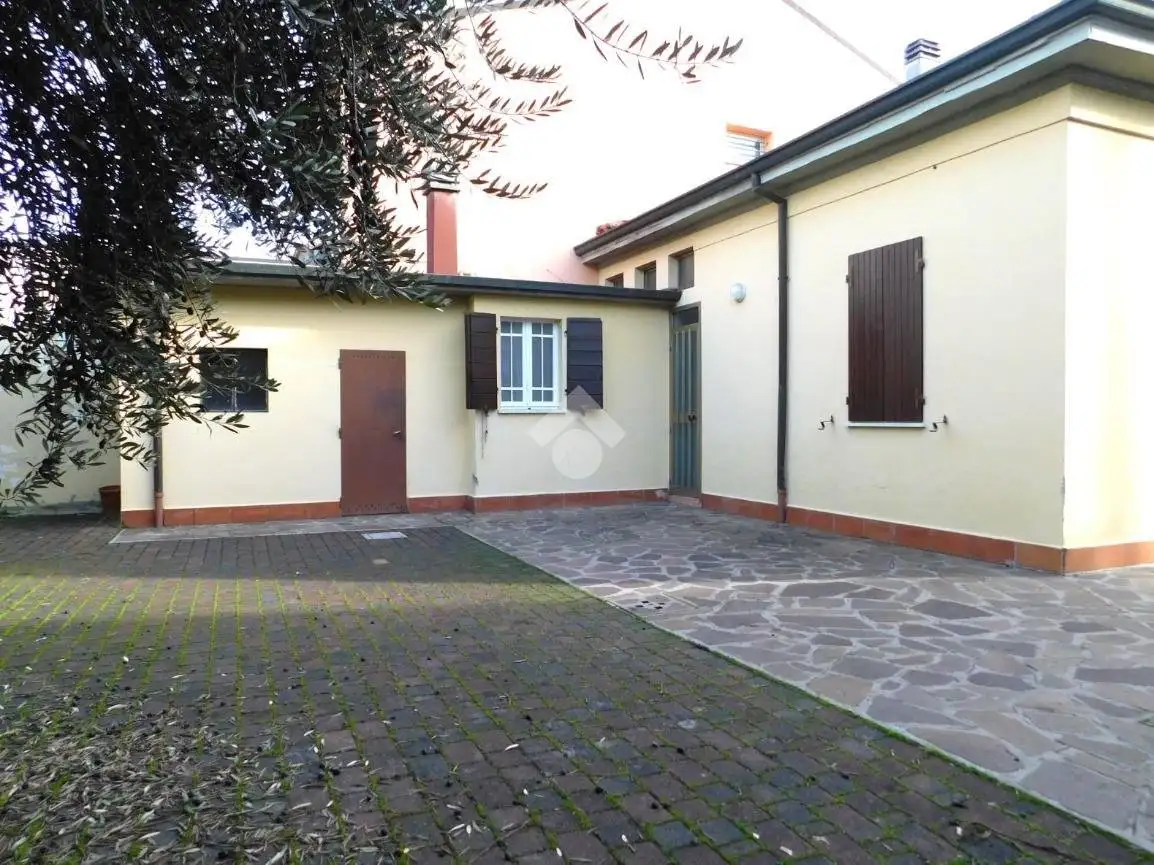 Casa indipendente in vendita a Cesena