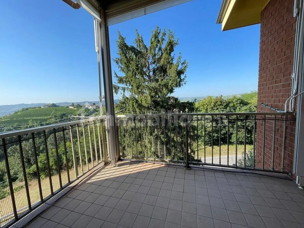 Quadrilocale piazza Sant'Alessandro 5, Centro, Calosso - foto 2