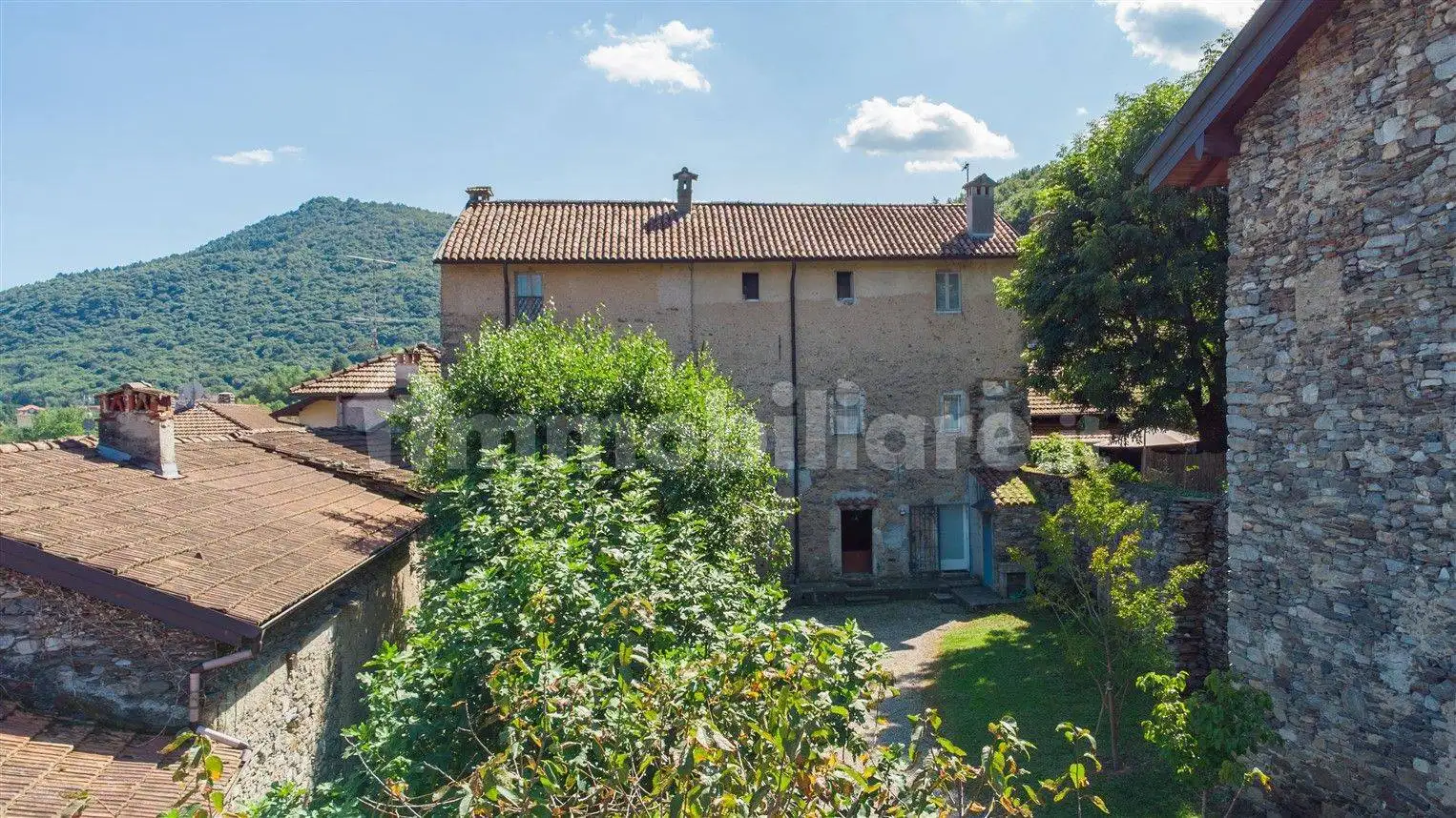 Villa in vendita a Brovello-Carpugnino