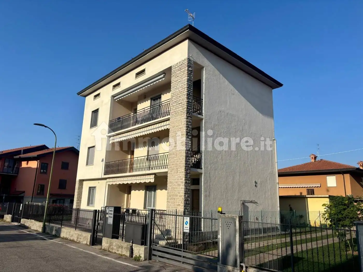 Trilocale via Alessandro Manzoni 3, Almè - foto 2