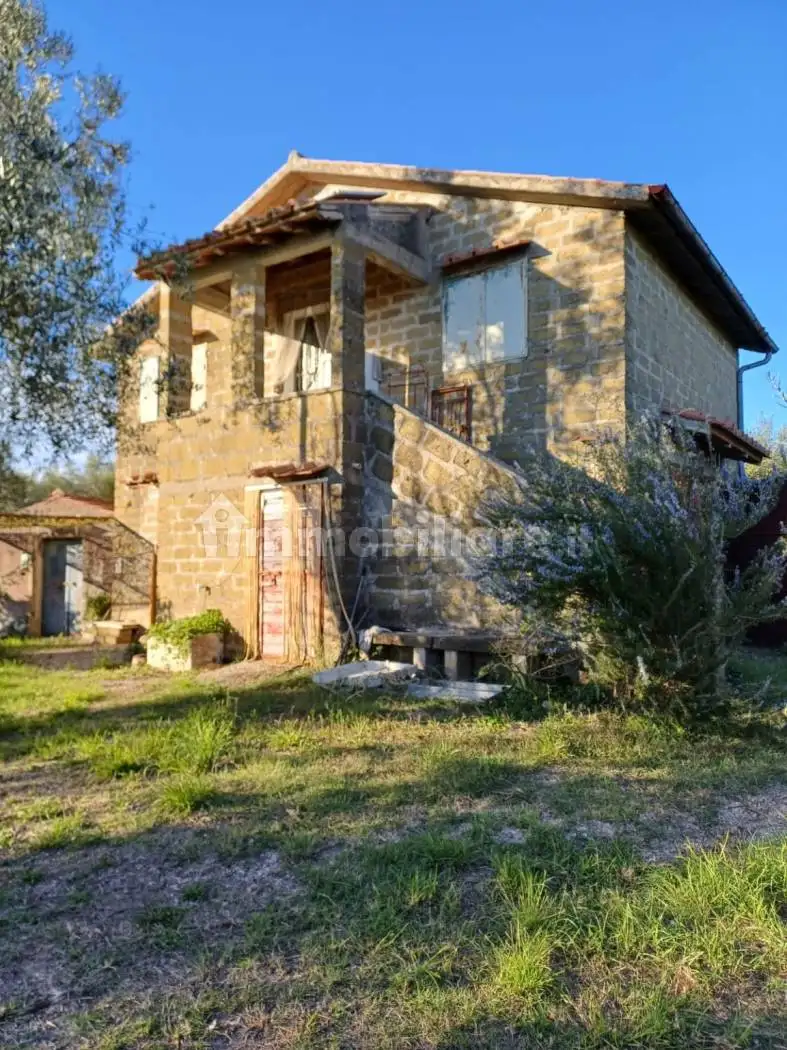 Rustico - Casale in vendita a Farnese