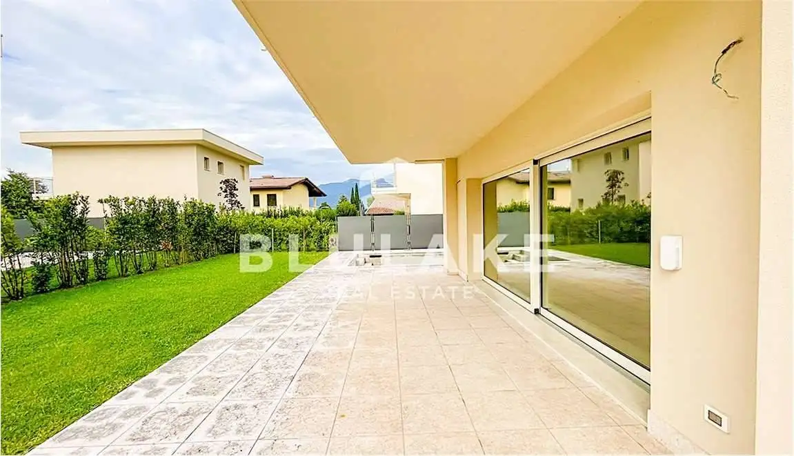 Villa in vendita a Manerba del Garda