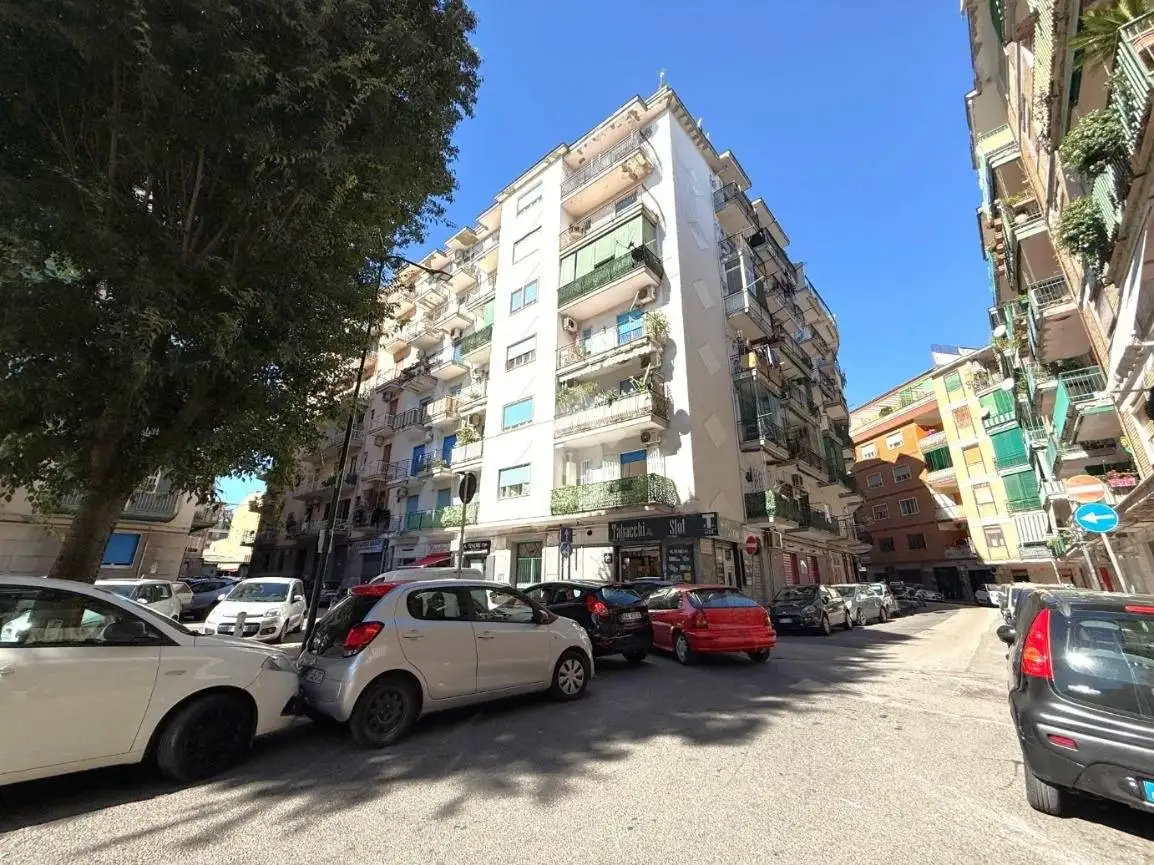 Appartamento in vendita a Napoli