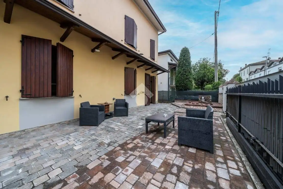 Terratetto unifamiliare via XXV Aprile 17, Centro, Castelnovo di Sotto - foto 5