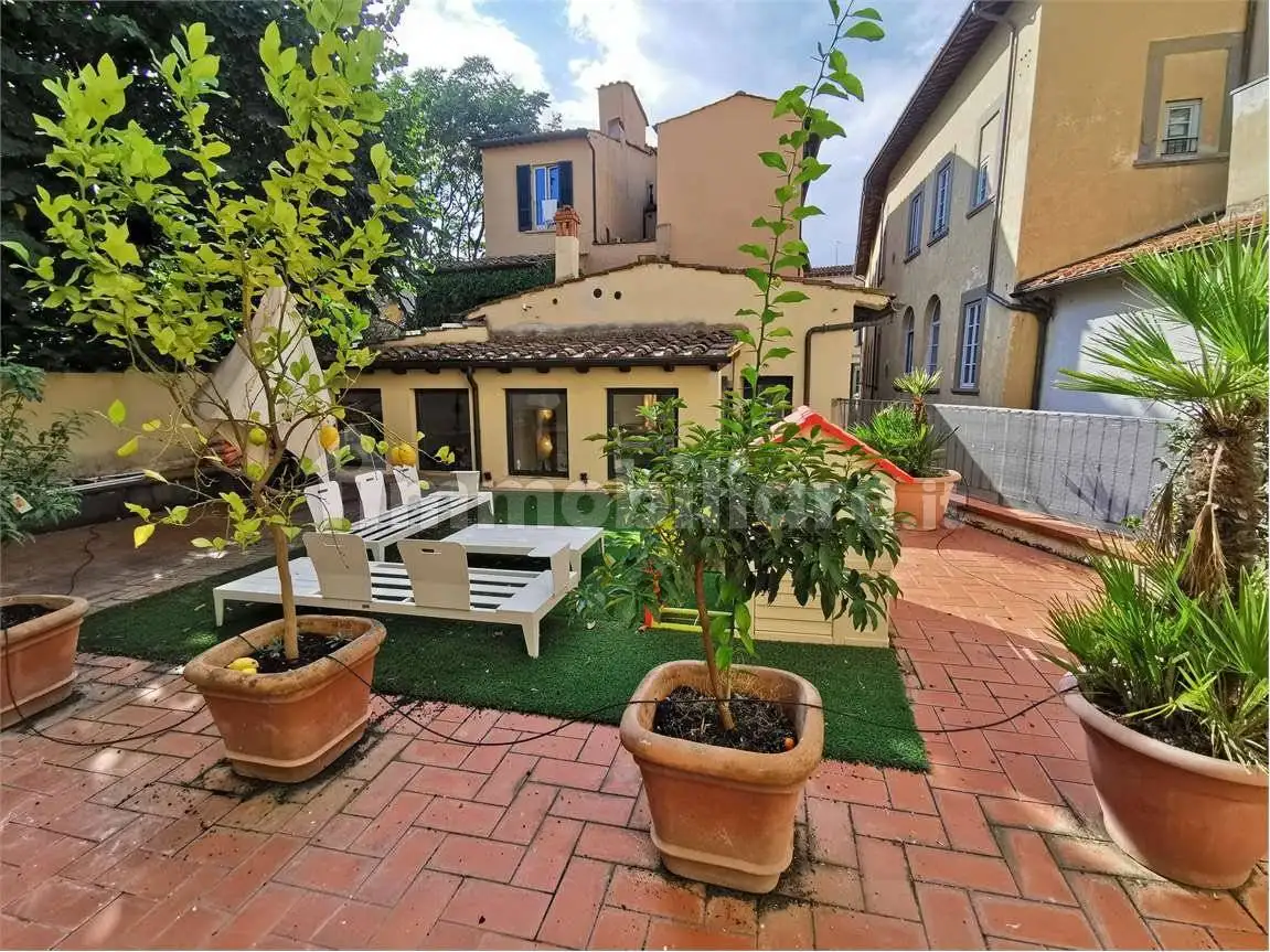 Palazzo - Edificio in vendita a Arezzo