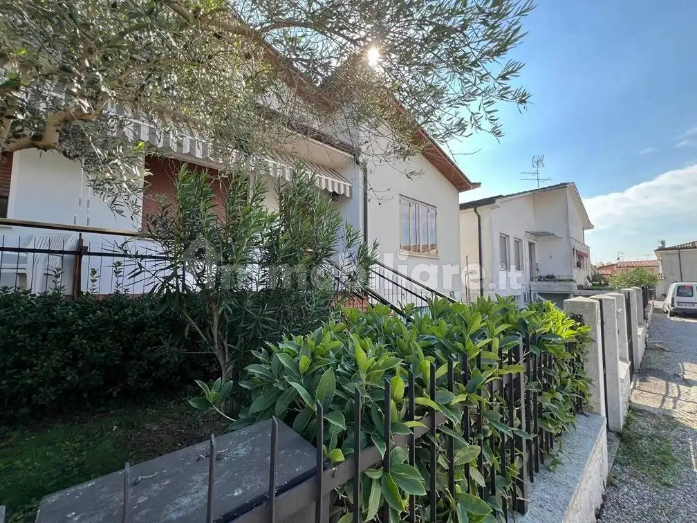 Terratetto unifamiliare 88 m², buono stato, Centro, Castel d'Ario - foto 3