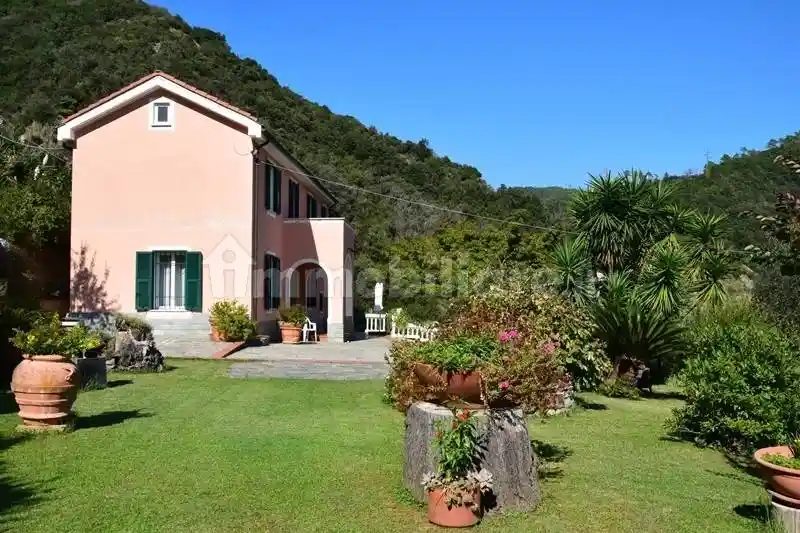 Villa in vendita a Albisola Superiore