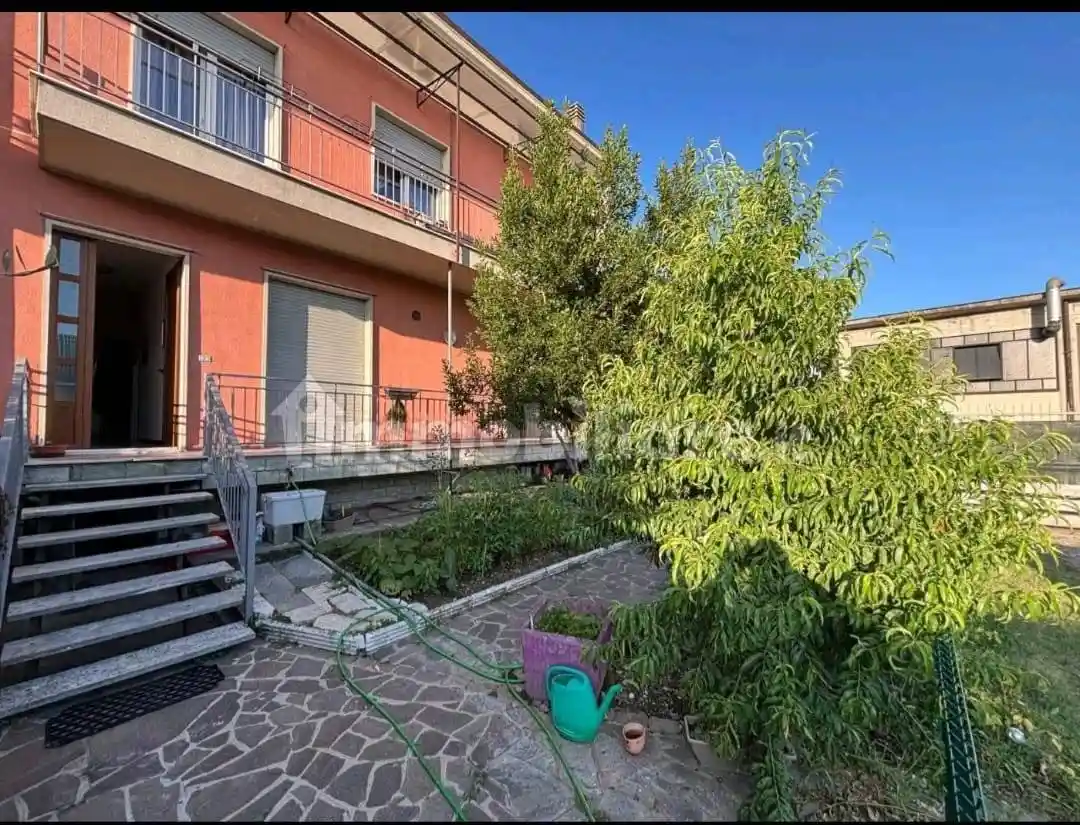 Appartamento in vendita a Carugo