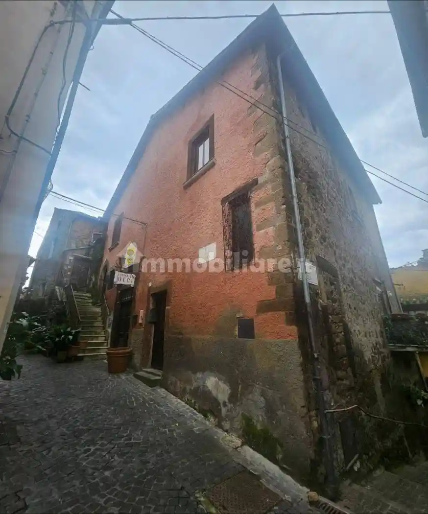 Appartamento in vendita a Capranica