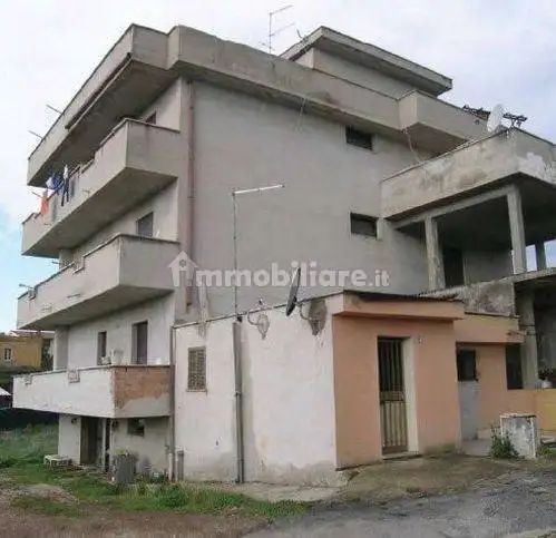 Palazzo - Stabile in asta a Ardea