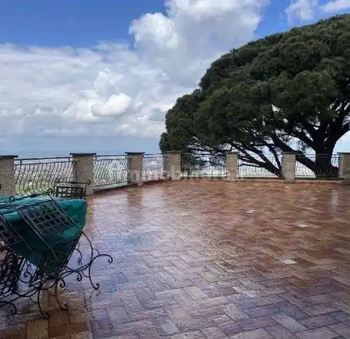 Villa in vendita a Monte Porzio Catone