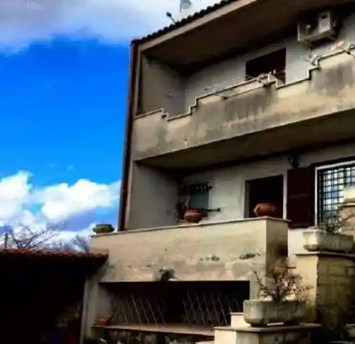 Casa indipendente in asta a Castel Sant'Elia