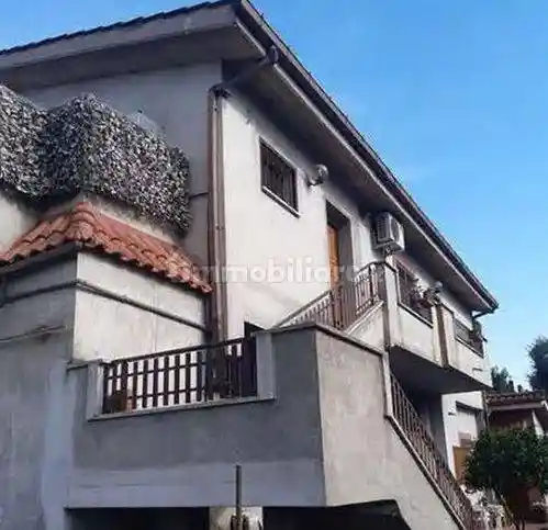 Casa indipendente in vendita a Roma