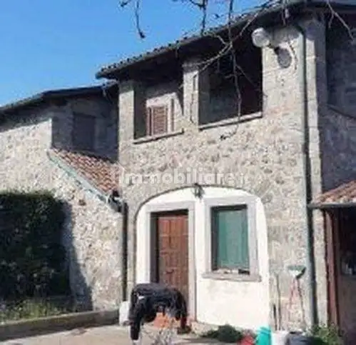 Villa in asta a Viterbo