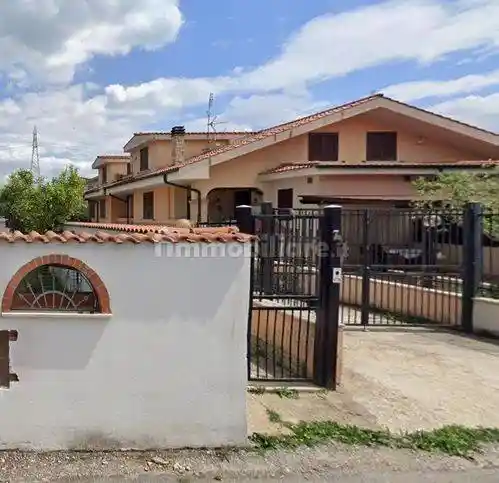 Casa indipendente in vendita a Guidonia Montecelio