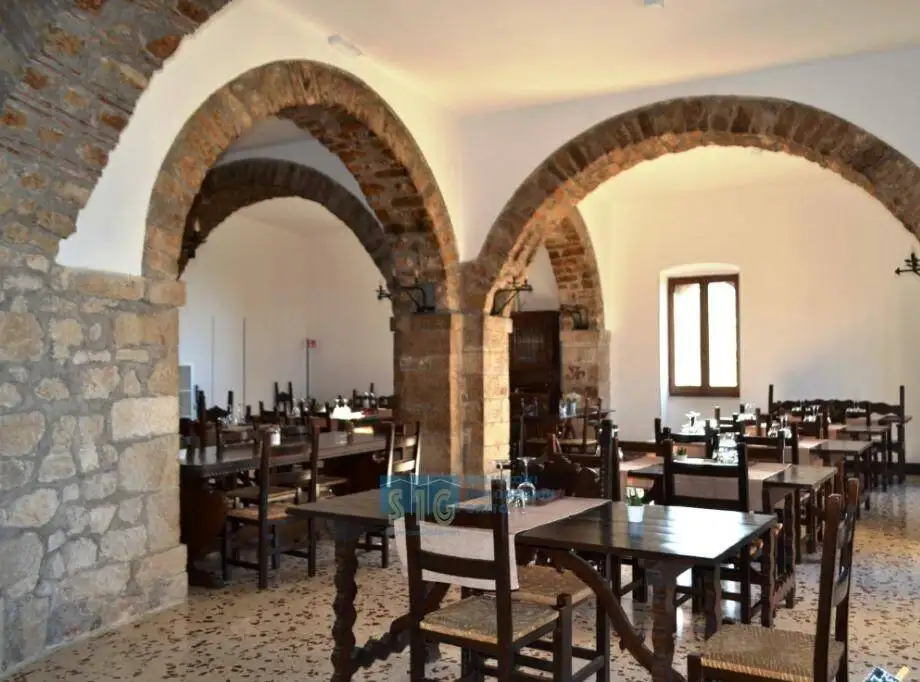 Palazzo - Edificio in affitto a Sermoneta