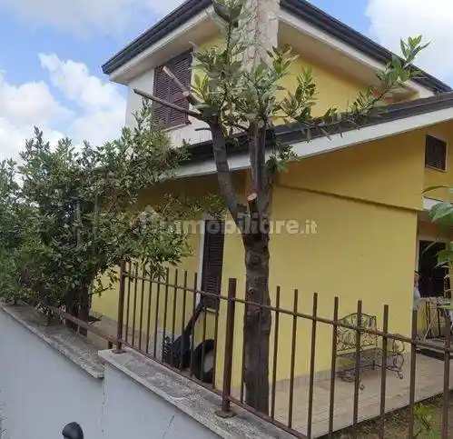 Casa indipendente in vendita a Guidonia Montecelio