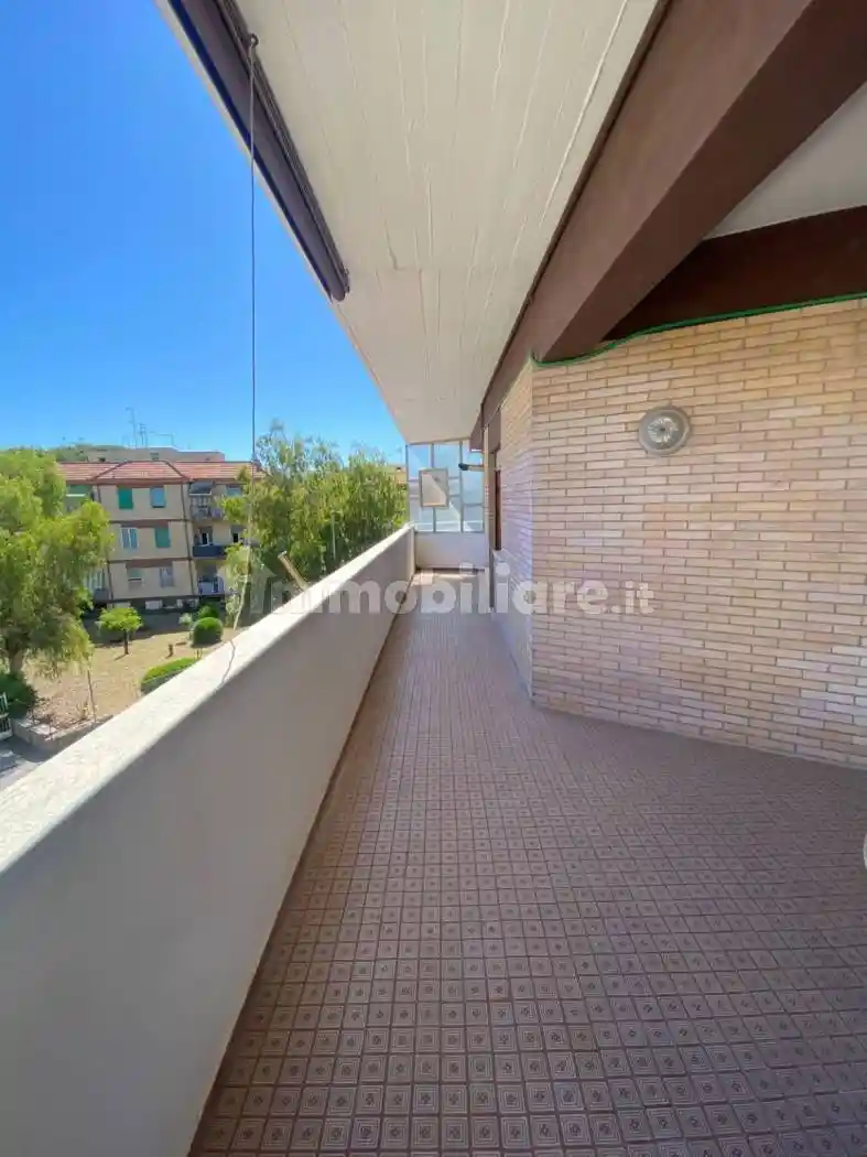 Palazzo - Edificio in vendita a Pomezia