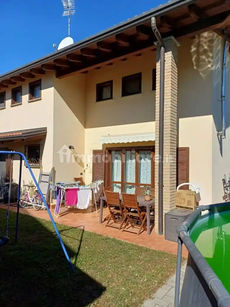 Villa in vendita a Pombia