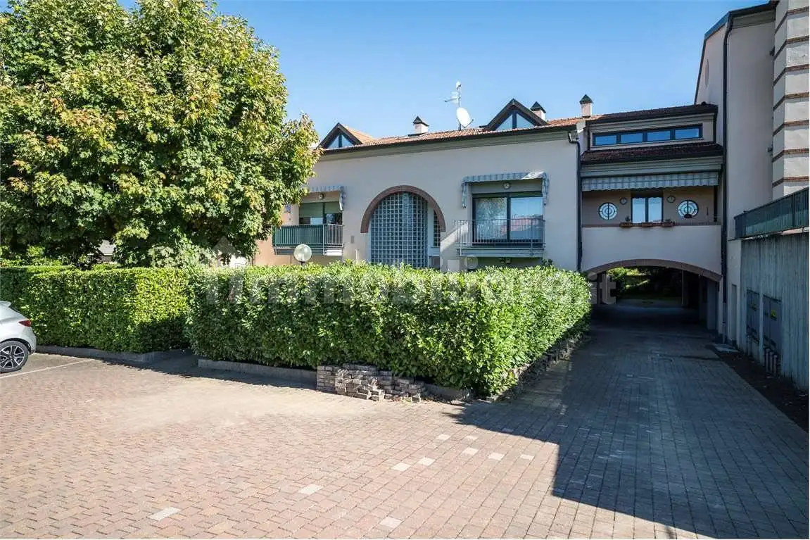 Appartamento in vendita a Buguggiate