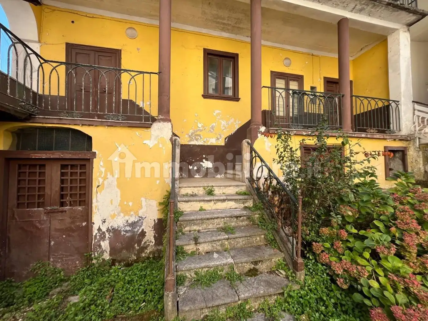 Palazzo - Edificio in vendita a Cesinali