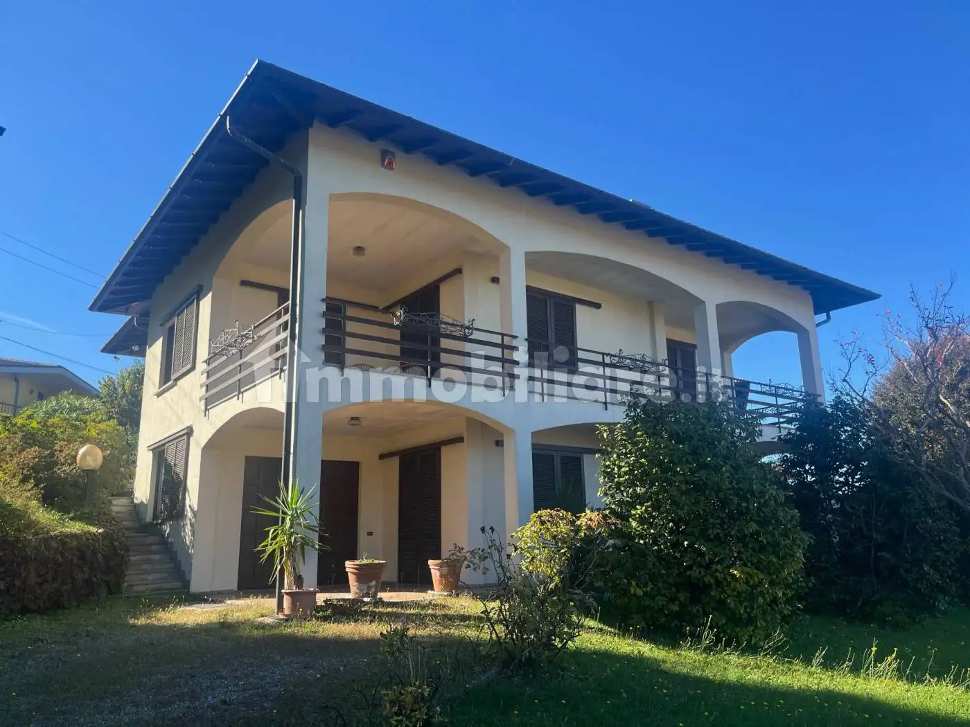 Villa in vendita a Azzate