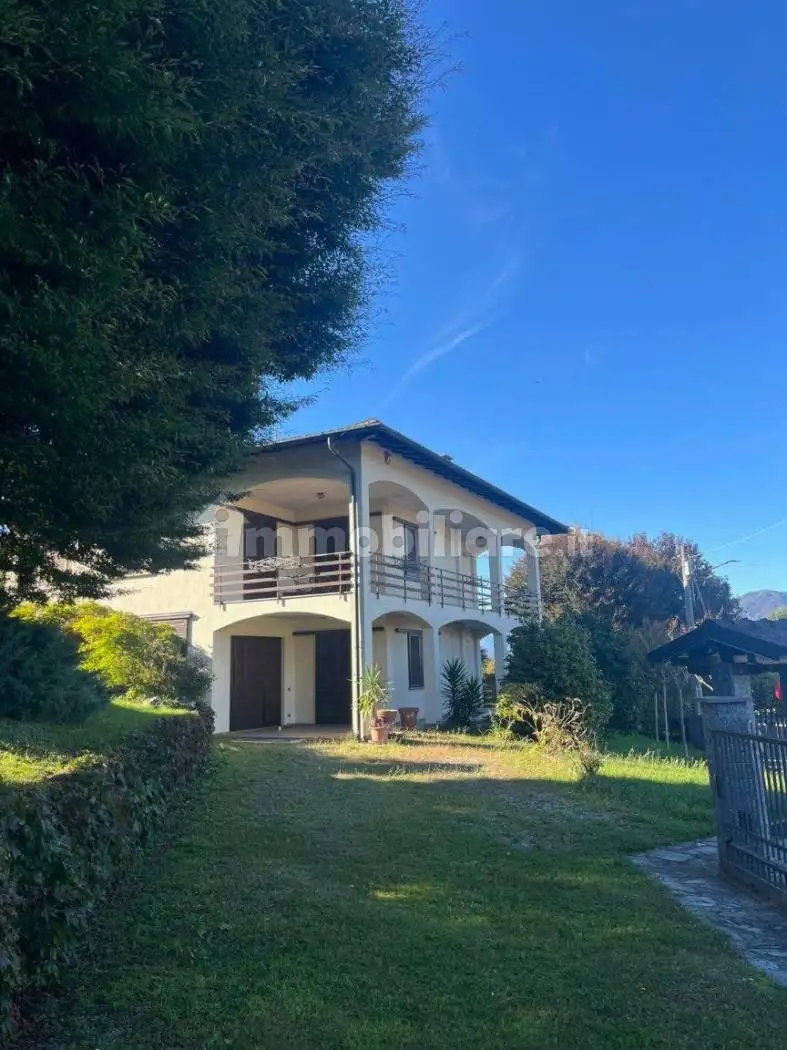 Villa unifamiliare via Cadore 8, Centro, Azzate - foto 2