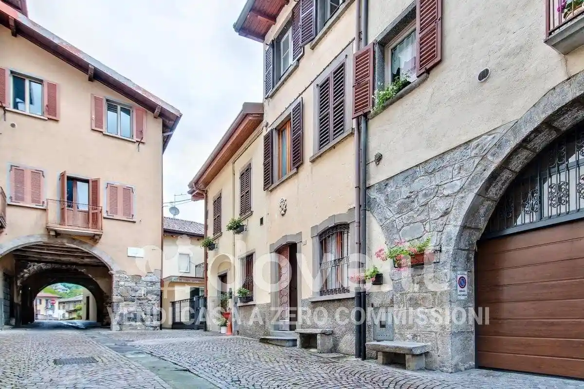 Palazzo - Edificio in vendita a San Giovanni Bianco