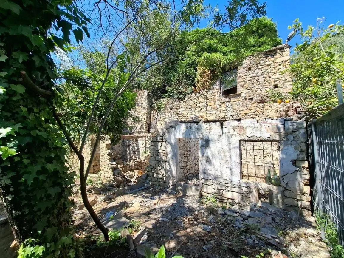 Casa indipendente in vendita a Diano San Pietro