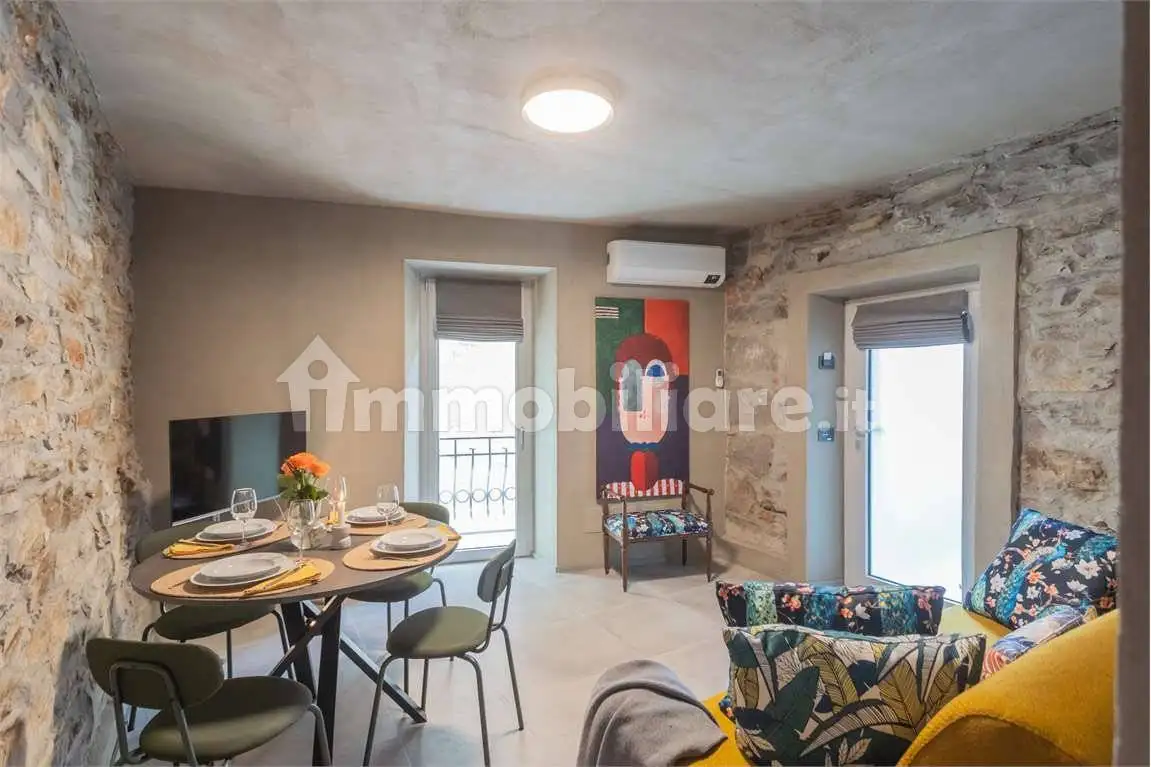 Appartamento in affitto a Carate Urio