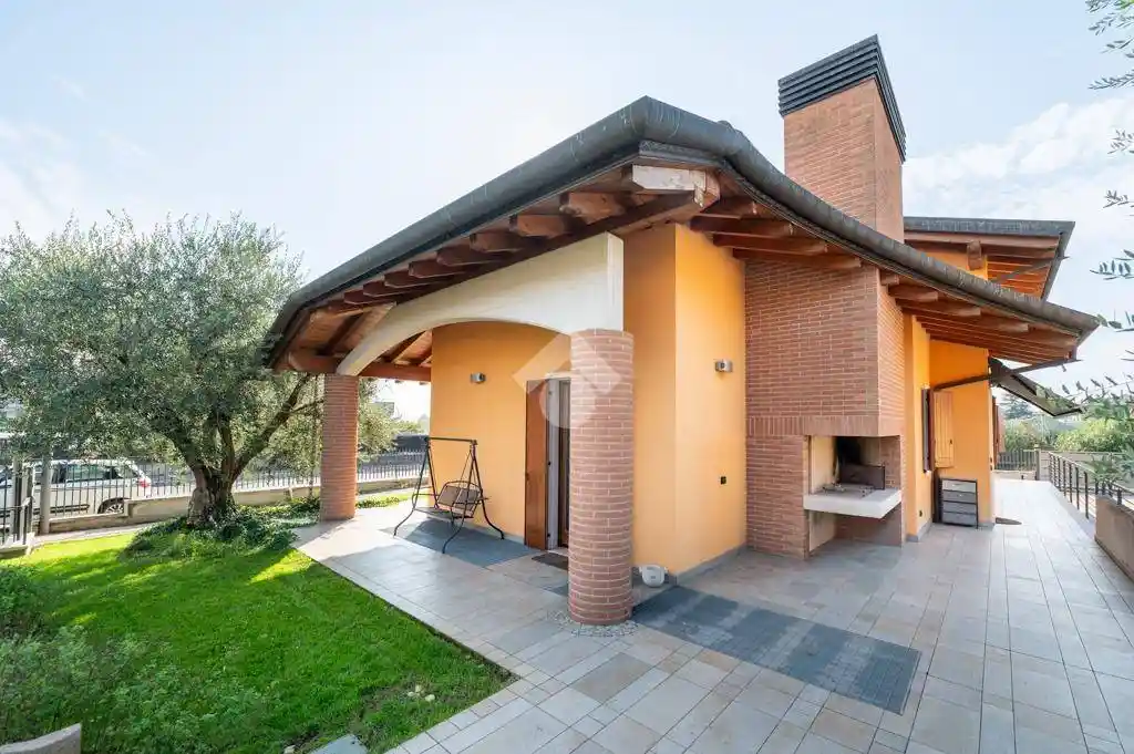 Villa in vendita a Villafranca di Verona