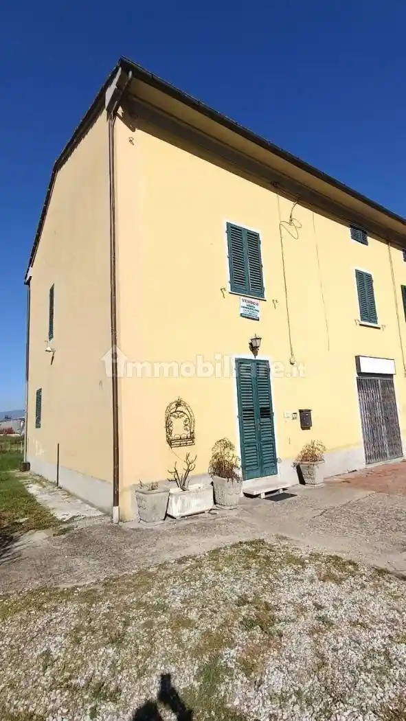 Casa indipendente in vendita a Quarrata