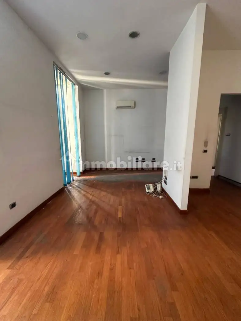 Palazzo - Edificio in affitto a Napoli