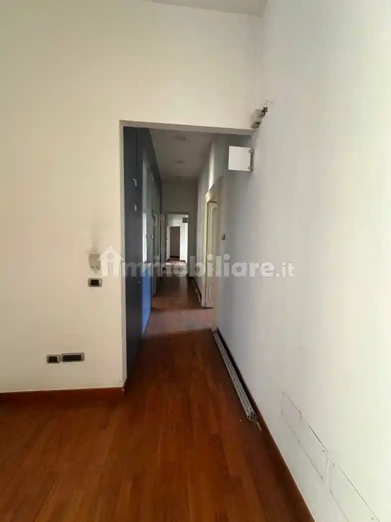 Palazzo - Edificio in Affitto - foto 3