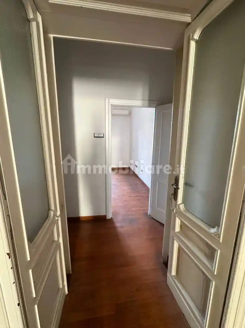 Palazzo - Edificio in Affitto - foto 4