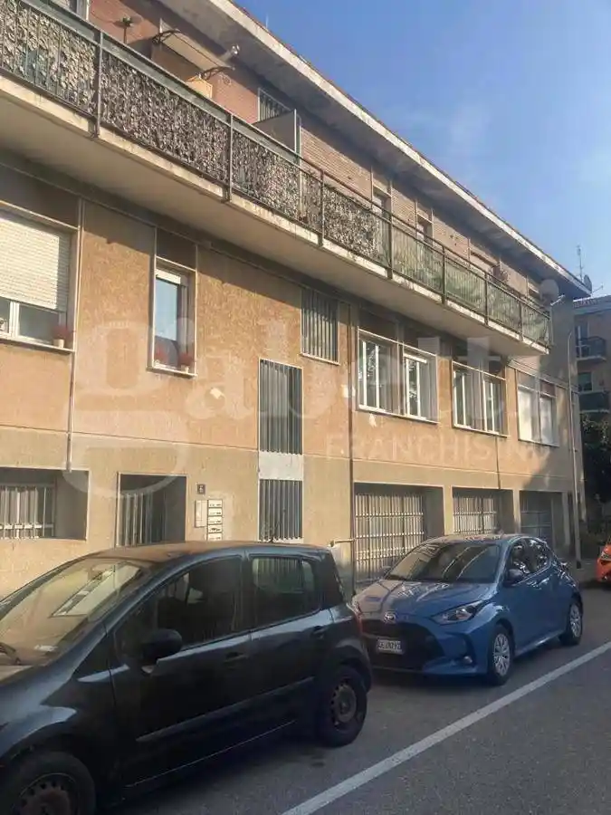 Palazzo - Edificio in vendita a Baranzate
