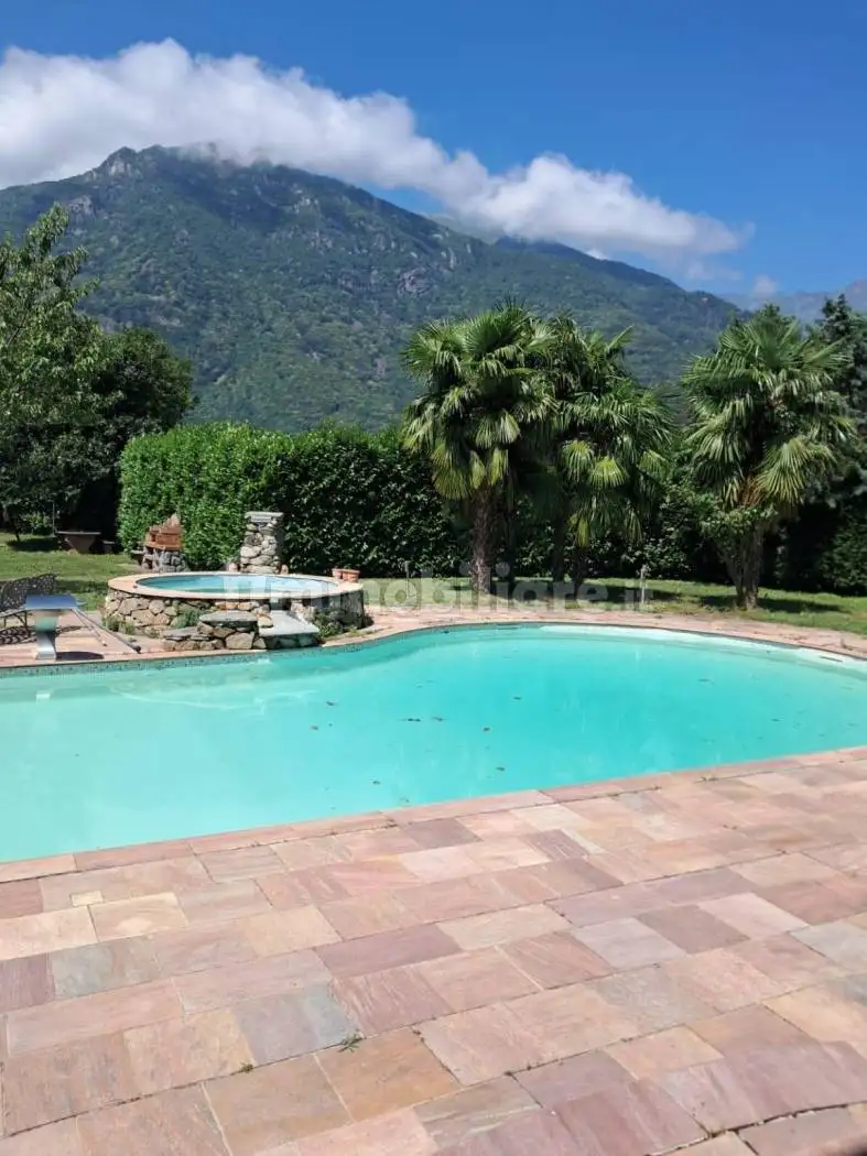 Villa in vendita a Borgofranco d'Ivrea
