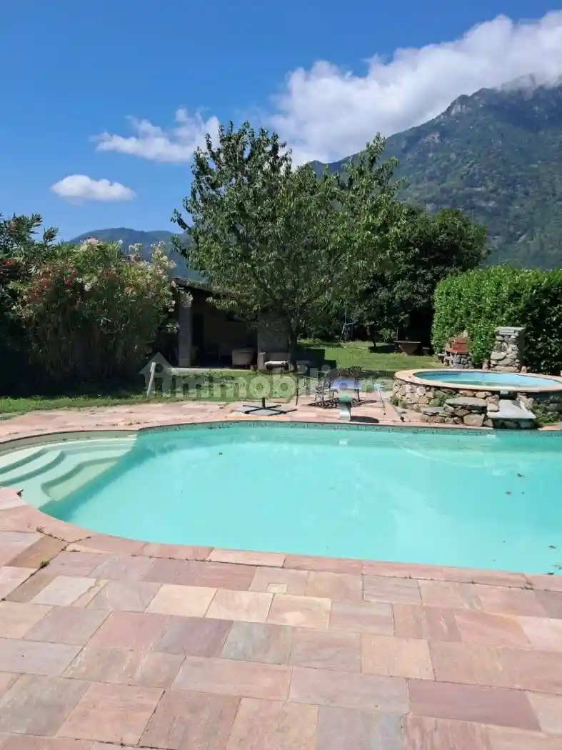 Villa unifamiliare via Aosta 175, Centro, Borgofranco d'Ivrea - foto 2