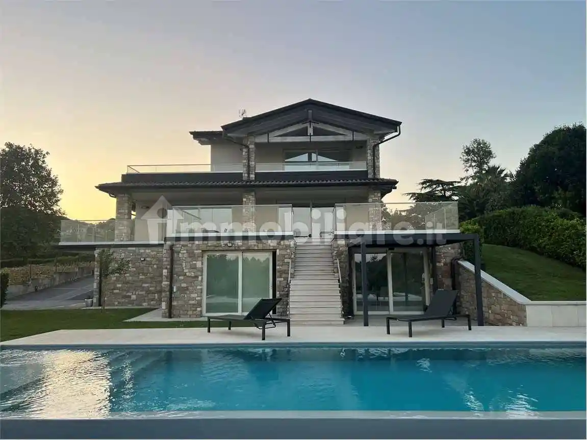 Villa in vendita a Moniga del Garda